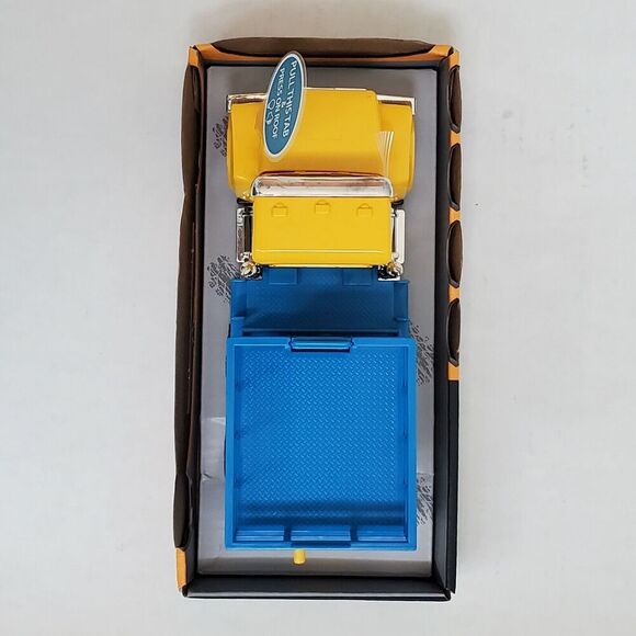 Toy Truck Micro Scissor Lift Truck with Basket, Light & Sound - Driven By Battat - Picture 5 of 6